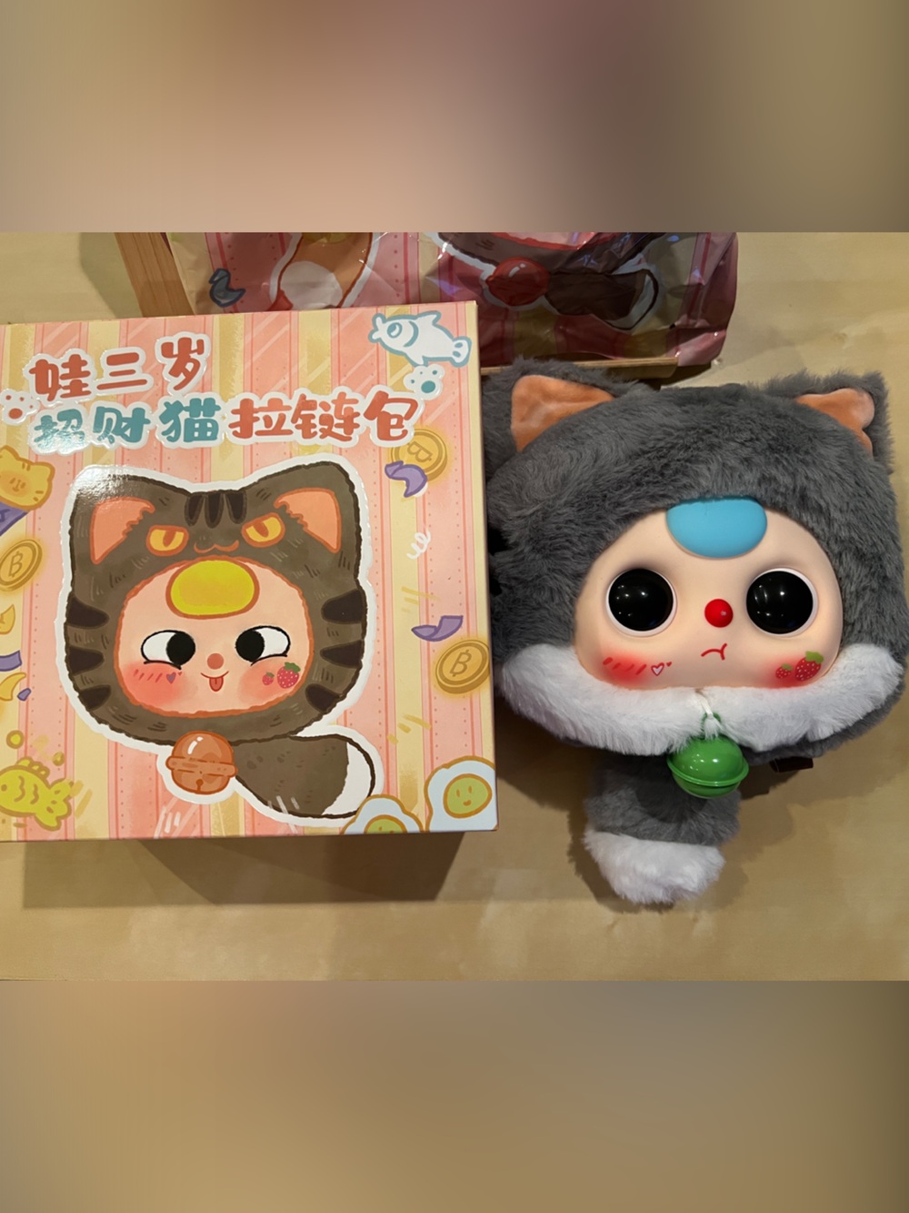 Baby Three Fortune Cat Zipper Bag confirmed